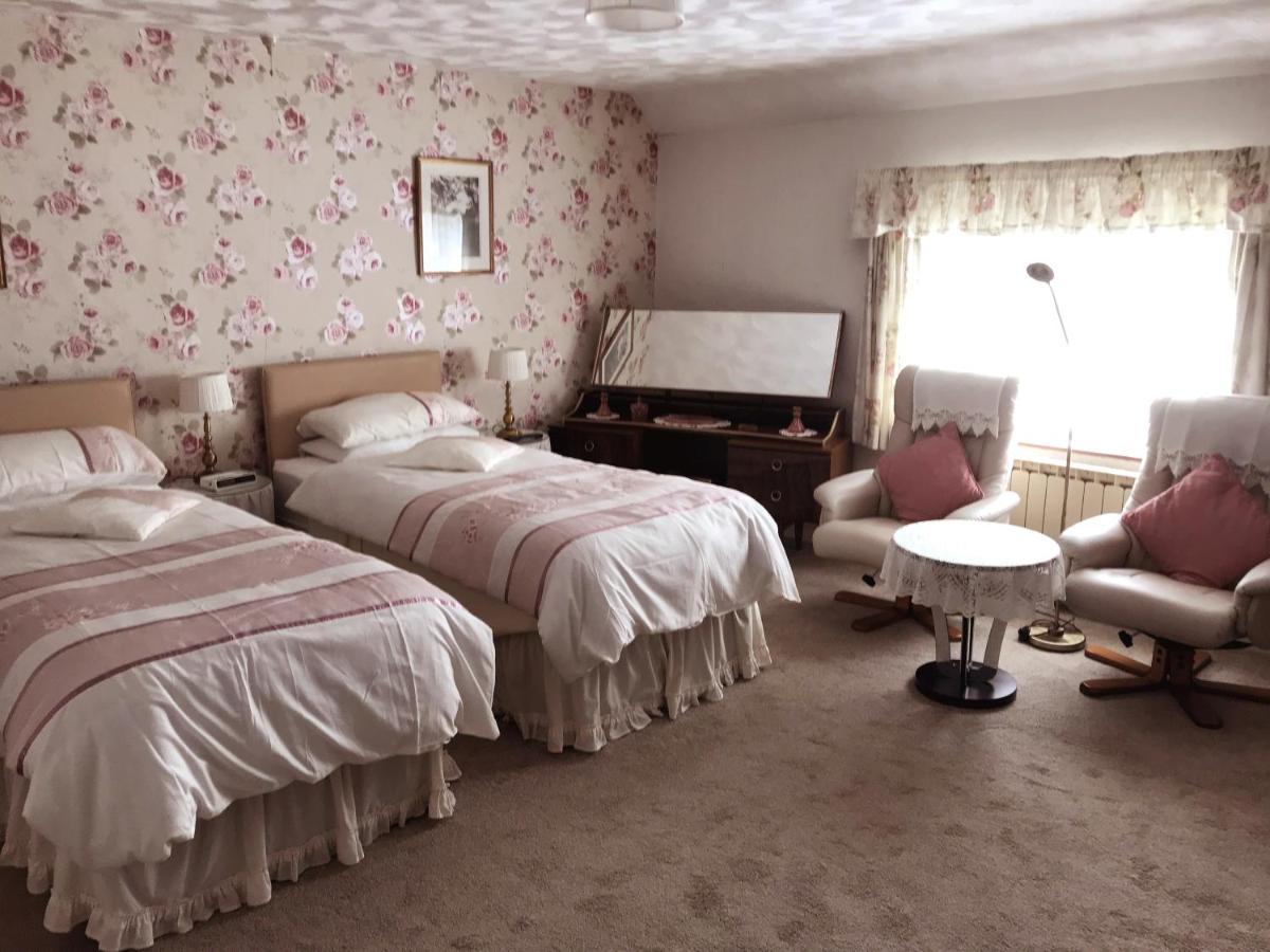 Erw-Lon Farm Bed & Breakfast Pontfaen ภายนอก รูปภาพ