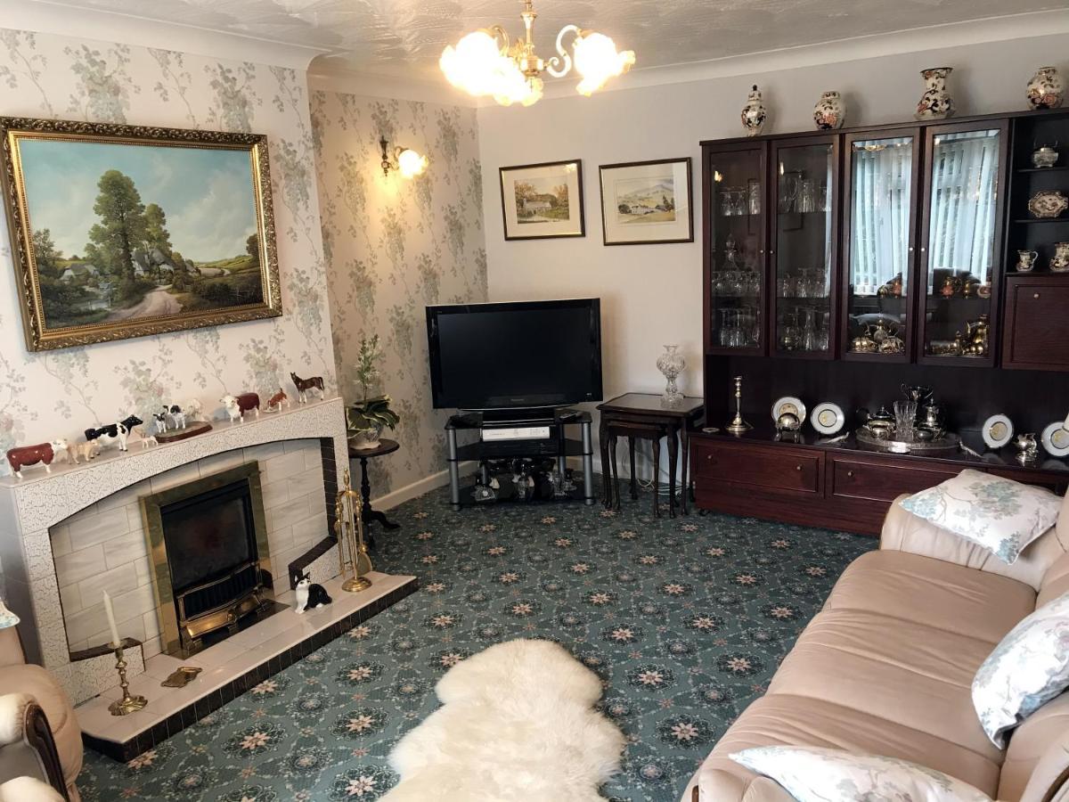 Erw-Lon Farm Bed & Breakfast Pontfaen ภายนอก รูปภาพ